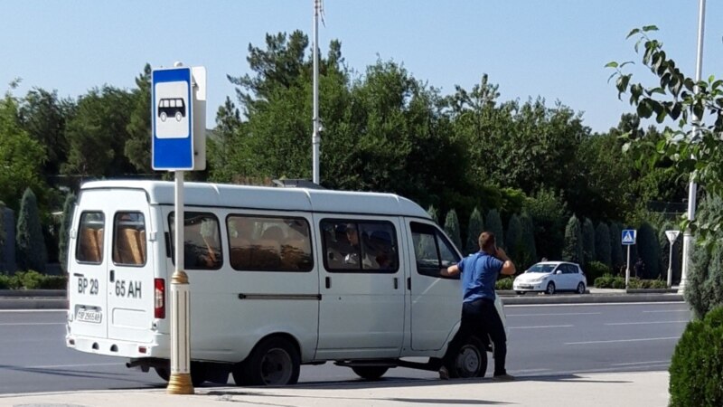 S.Türkmenbaşy etraby-Daşoguz arasynda sürüjiniň 'häkimi ozup geçmegi' minibus gatnawyna täsir etdi