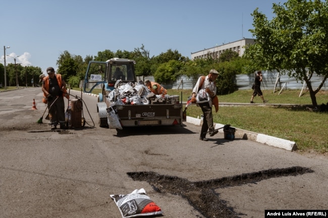 Nikopol è bombardata quasi quotidianamente dalle truppe russe di stanza al di là del fiume Dnepr.