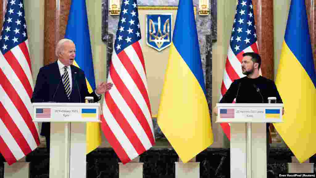 Joe Biden și Volodimir Zelenski au susținut împreună o conferință de presă la un an de la invazia rusească în Ucraina &bdquo;Un an mai târziu, Kievul rămâne în picioare. Și Ucraina rămâne în picioare. Democrația rămâne în picioare&rdquo;, a spus președintele american.