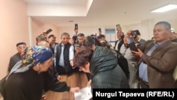 "Атажұрт" партиясын құру жөніндегі бастамашыл топ мүшелері әділет министрлігіне құжат тапсыруға келіп тұр. Астана, 24 сәуір, 2023 жыл