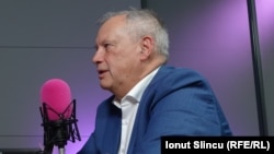 Generalul-locotenent în retragere Dumitru Prunariu a fost în misiune spațială în 1981, timp de opt zile, cu o rachetă Soiuz 40 și pe stația spațială sovietică Saliut-6, devenind al 103-lea om în spațiul cosmic.