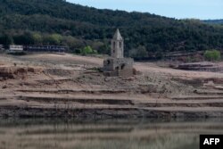 Uslijed pada nivoa vode, brojne ruševine su "isplivale" na površinu, kao i ostaci crkve Sant Roma de Sau, 16. april