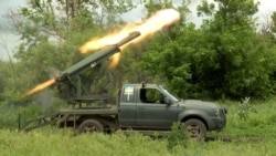 Ushtarët ukrainas e krijojnë një mjet luftarak të improvizuar 