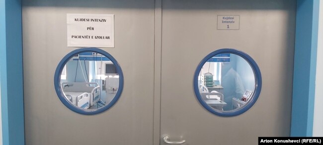 Dhoma për pacientë të izoluar në Kujdesin Intensiv në Klinikën e Kardiokirurgjisë në QKUK.