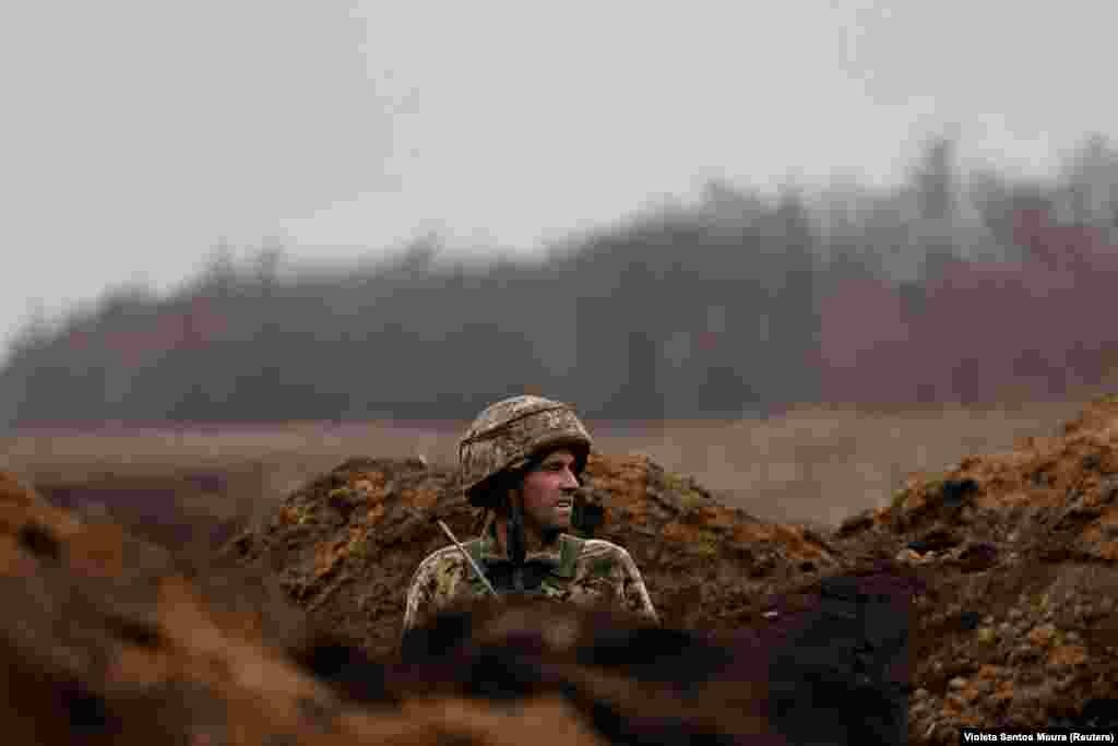 A Ukrainian soldier of the Paratroopers&#39; 80th brigade watches his surroundings at a frontline position near Bakhmut, Donetsk region.