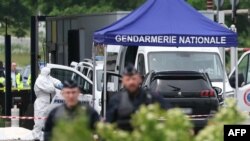 کشته شدن دو مأمور زندان، جامعه فرانسه را در شوک فرو برده و نهادهای مسئول برای دستگیری مهاجمان تحت فشار شدیدی قرار دارند