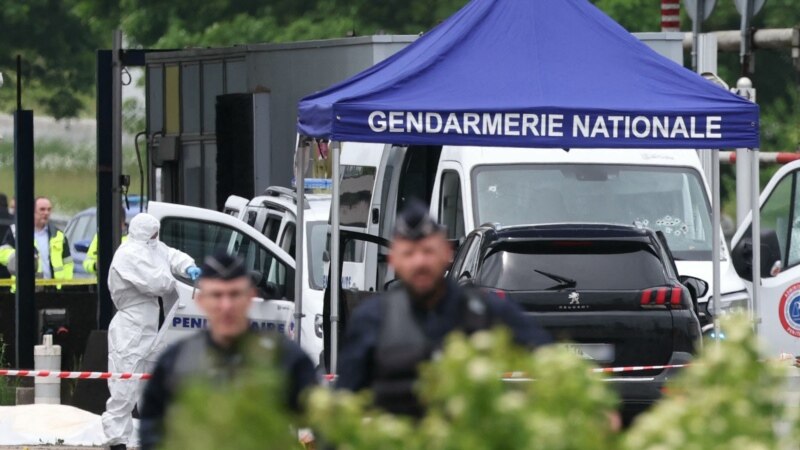 صدها پلیس در فرانسه در جستجوی یک زندانی فراری و همدستانش، اینترپل هشدار قرمز صادر کرد