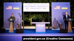 Президент України Володимир Зеленський і президент США Джо Байден (праворуч). Італія, 13 червня 2024 року