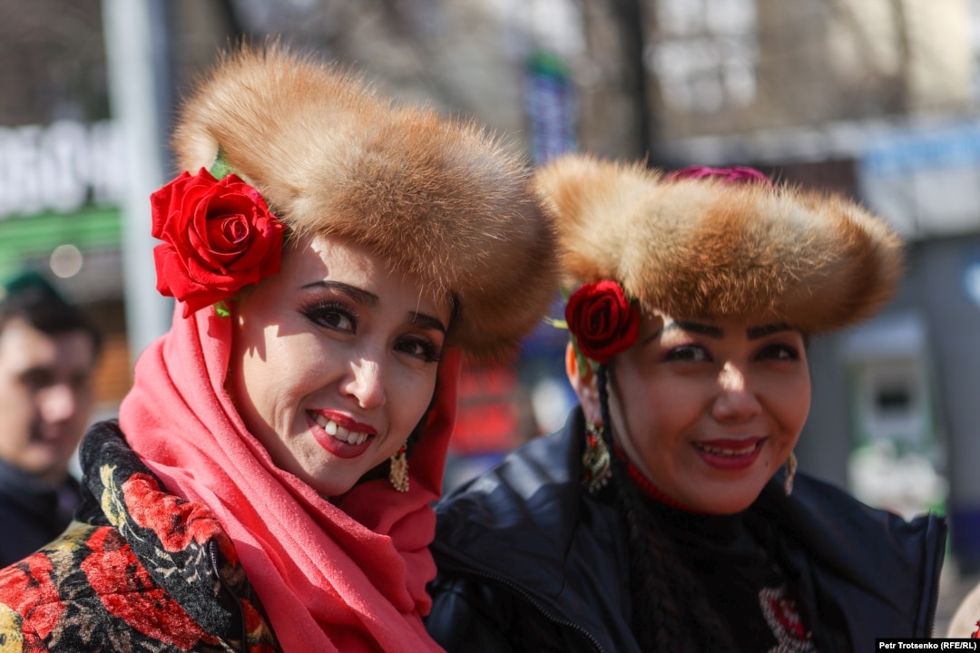 Басқа адамдардың әйелдері онлайн порно алдап жатыр