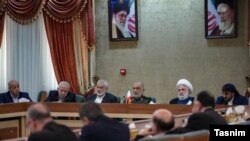 عکسی که خبرگزاری تسنیم از این جلسه منتشر کرده است