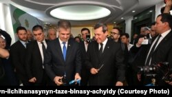 Ysraýylyň daşary işler ministri Eli Koen Aşgabatda guralan dabara türkmen kärdeşi Raşid Meredow bilen gatnaşdy.