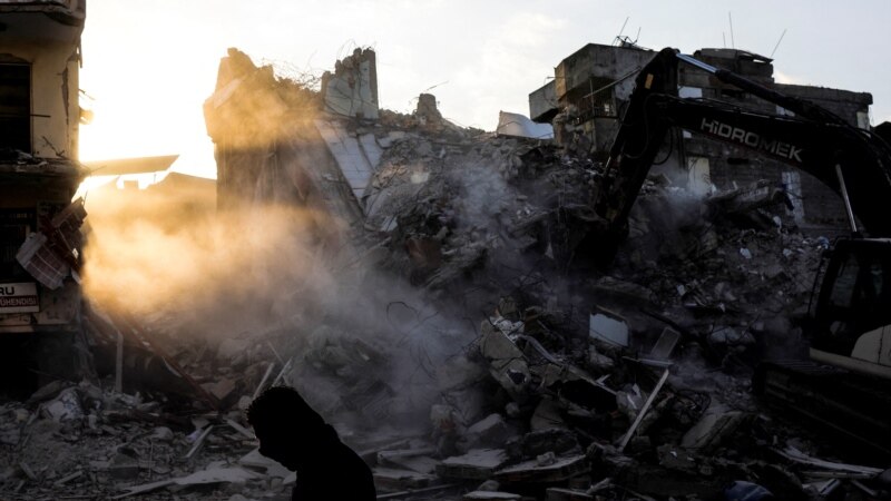Спасени уште две лица во Турција, 11 дена по земјотресот