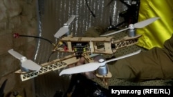 Деревянный FPV-дрон, который волонтеры отдали на тестирование бойцам 118-й ОМБР