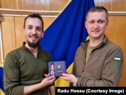 Decorația Inimă Mare oferită lui Radu Hossu de Brigada din Ujgorod