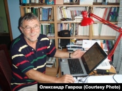 Янко Рамач – найвідоміший руснацький історик у своєму кабінеті у власному будинку в селі Кісач, 2009 рік
