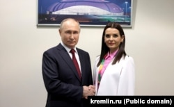 Опубликованное на сайте Кремля фото встречи Евгении Гуцул и Владимира Путина на молодежном фестивале в Сочи, 7 марта 2024 года