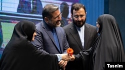 محمدمهدی اسماعیلی، وزیر فرهنگ و ارشاد اسلامی (نفر دوم از چپ)
