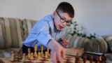 Refugjati 11-vjeçar bën histori në shah në Gjermani