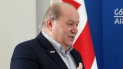 ის აქ არის...