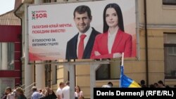 Un panou electoral cu Evghenia Guțul, bașcana aleasă a Găgăuziei, care a candidat din partea Partidului Șor, declarat între timp neconstituțional.