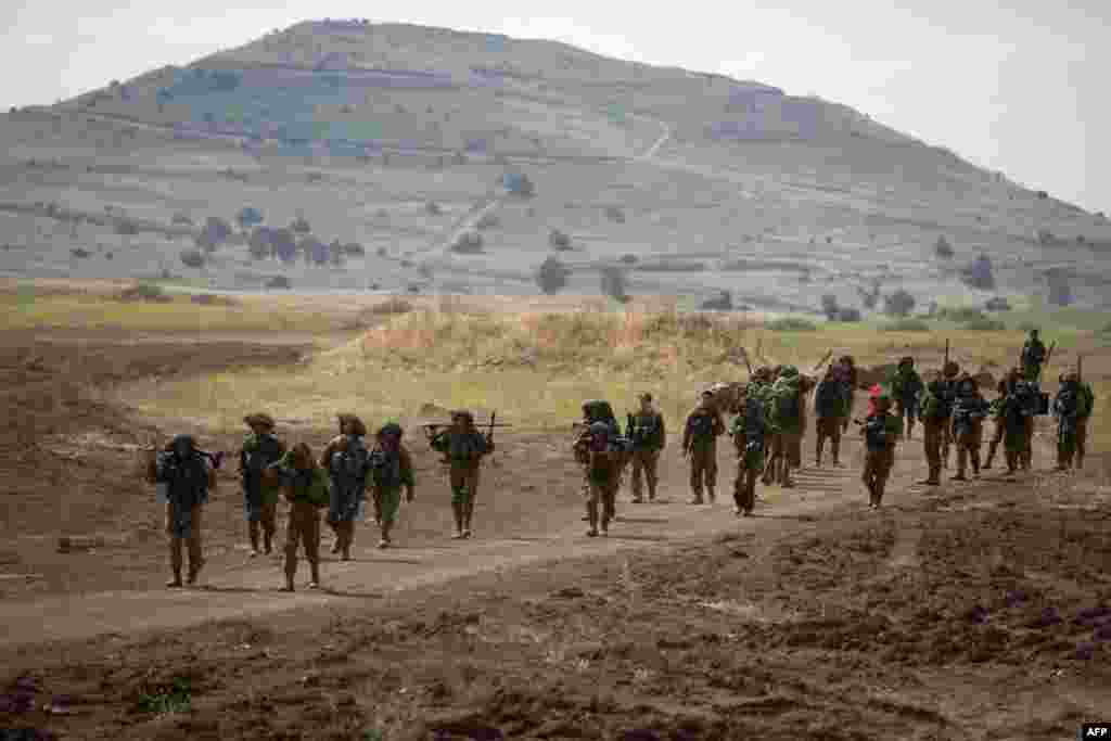 Bataljon Netzah Yehuda osnovan je 1999. godine s ciljem da prihvati vjerska uvjerenja ultraortodoksnih Jevreja i drugih religioznih regruta u vojsci. Na fotografiji:&nbsp;Obuka vojnika bataljona Netzah Yehuda na Golanskoj visoravni u blizini sirijske granice, 19. maja 2014.