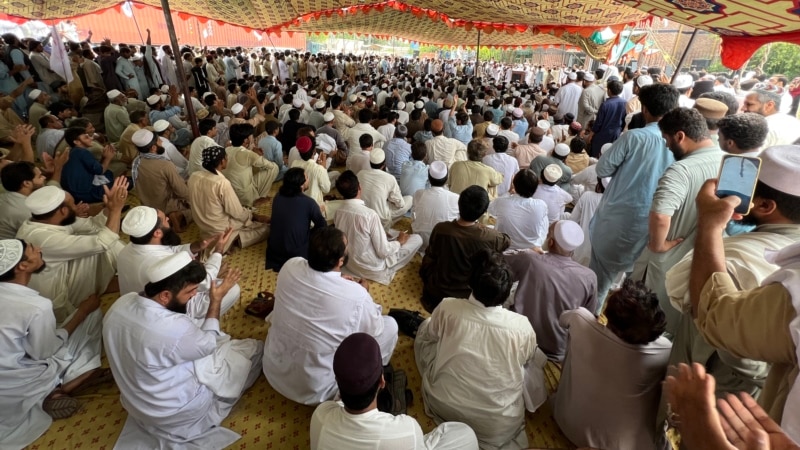 Thousands Stage Sit-In Protest In NW Pakistan After Military Allegedly Fires On 'Peace March'