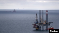 Нефтедобыча "Лукойла" на Каспийском море