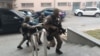 Siniša Karan, ministar unutrašnjih poslova RS-a (lijevo) je naveo i "migrantske krize" kao razlog za potrebu formiranja "pomoćnog" sastava policije, čiji će zadatak, pored ostalog, biti pomoć u obezbjeđivanju skupova, te za regulisanje saobraćaja. Foto: 23. jun 2025.