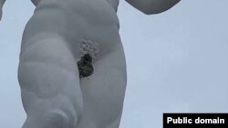 RUSSIA, Nakhodka, a statue with a broken-off penis