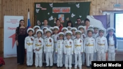 Встреча Амыра Конунова с младшеклассниками (из соцсетей Улаганской начальной школы)
