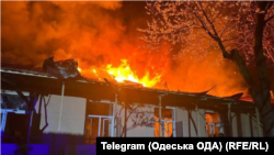  Пожар после атаки российскими дронами 