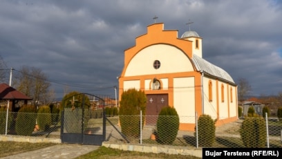 Kisha në fshatin multietnik Rabovcë, komuna e Lipjanit.