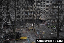 13 грудня Росія атакувала Київ 10 балістичними ракетами. Усі вони були збиті, але уламки, що впали, травмували щонайменше 53 людини та пошкодили житлові будинки та дитячу лікарню