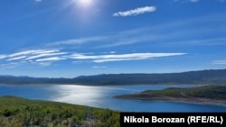 Bilećko jezero je vještačka akumulacija, nastala izgradnjom brane na rijeci Trebišnjici.