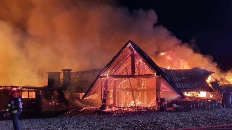 Pesë të vdekur nga zjarri në një bujtinë në Rumani