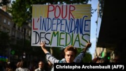 Кадър от протест във Франция, свързан с медийната независимост. Архивна снимка от 2023 г.