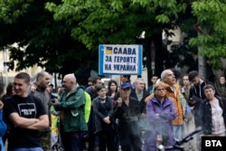  Участници в митинга пред президентството 