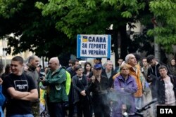 Участници в протеста пред президентството