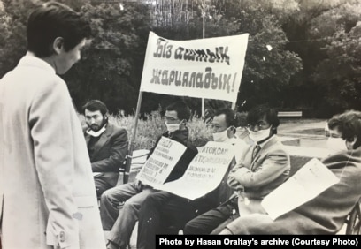 Қыз ұйықтап жатқан жігіттің жыныс мүшесін жұлып алады Анна Михалкова эротикалық кадрларда