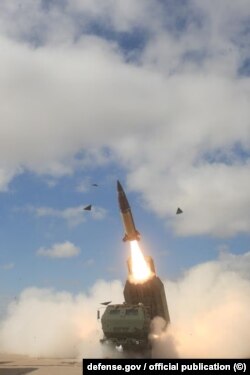 Запуск ракеты ATACMS из установки HIMARS, 2015 год, фото – армия США