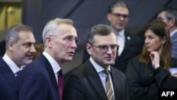 Министърът на външните работи на Украйна Дмитро Кулеба и генералният секретар на НАТО Йенс Столтенберг участват в среща на Съвета НАТО-Украйна в сесията на външните министри в Брюксел на 4 април 2024 г.