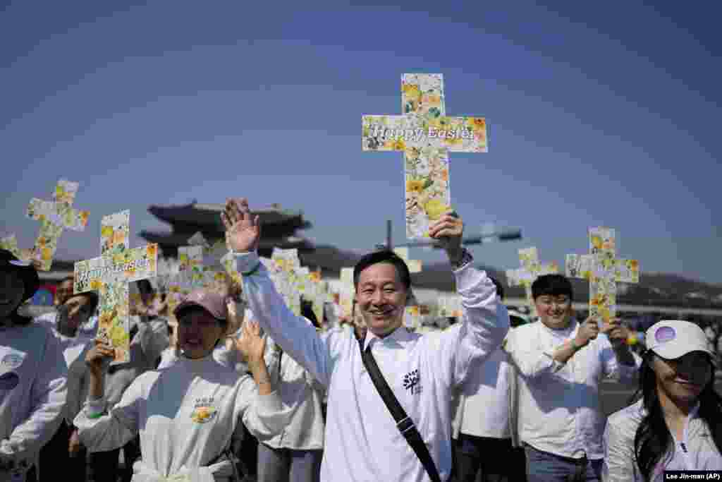 Një paradë e organizuar për nder të Pashkëve në Seul të Koresë së Jugut më 9 prill 2023.