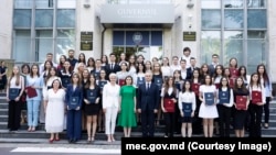 Ministerul Educației a premiat 47 de absolvenți care au obținut media 10 la examenele de bacalaureat, 5 iulie 2023