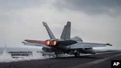 ناو هواپیمابر آیزنهاور در دریای سرخ