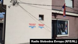 Grafitet e reja në veri të Kosovës me mbishkrimin “Kur të kthehet ushtria në Kosovë, Brigada e Veriut jeton”.