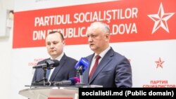 Secretarul executiv al Partidului Socialiștilor, Igor Dodon, și Vlad Batrîncea, ex-secretarul executiv al PSRM, la conferința de presă din 11 aprilie, 2023