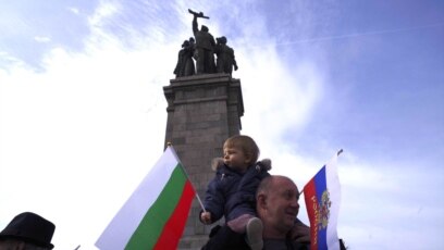 Съветският паметник в София се превръща от публична в частна