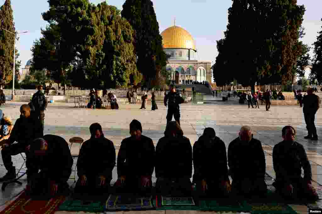 Džamija u Starom gradu u istočnom Jerusalemu dugo je poprište nasilja između Palestinaca i izraelskih snaga bezbjednosti, posebno tokom ramazana, koji privlači desetine hiljada vjernika u Al-Aksu.