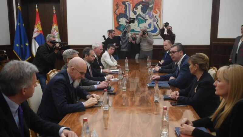 Vuçiq takon ambasadorët e QUINT-it për Kosovën