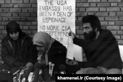 حسین شیخ‌الاسلام همراه معصومه ابتکار و فروز رجایی‌فر در یکی از نشست‌های رسانه‌ای افشای اسناد سفارت آمریکا در روزهای گروگانگیری دیپلمات‌ها